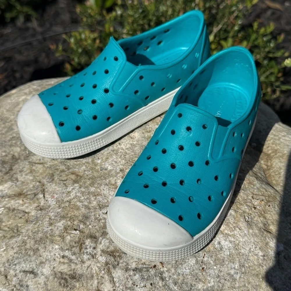 Old Navy Unisex Blue Slip-On Rubber Water Shoes Size 9 Casual Summer Vacation